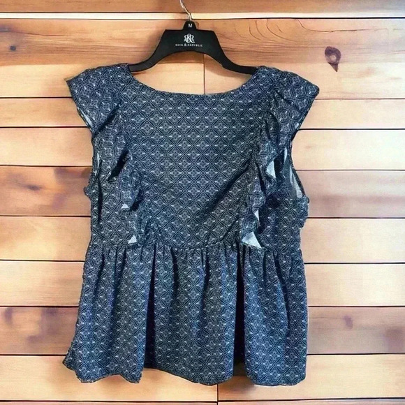 L.N.V. Women's NEW With Tags Size Large Navy Blue Flutter Sleeve Babydoll Top. - Picture 2 of 3